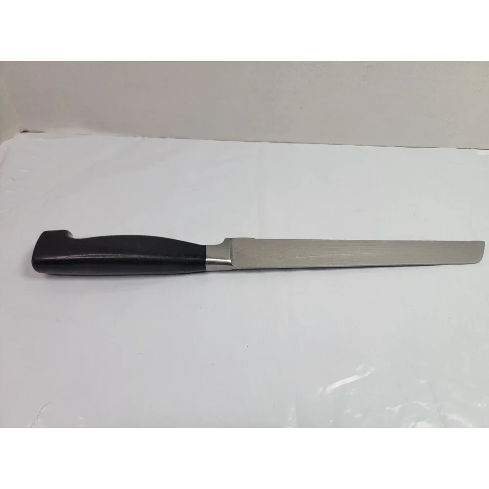 Zwilling J.A. Henckels Four Star 8” Serrated Bread Knife 31076-200 Germany